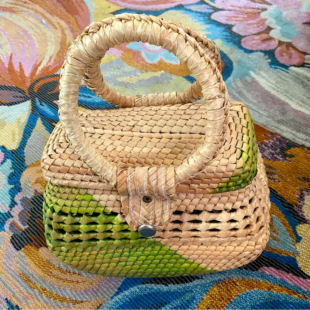SOLD- Artsy, Floral, Woven Basket Purse - Picture 4 of 6